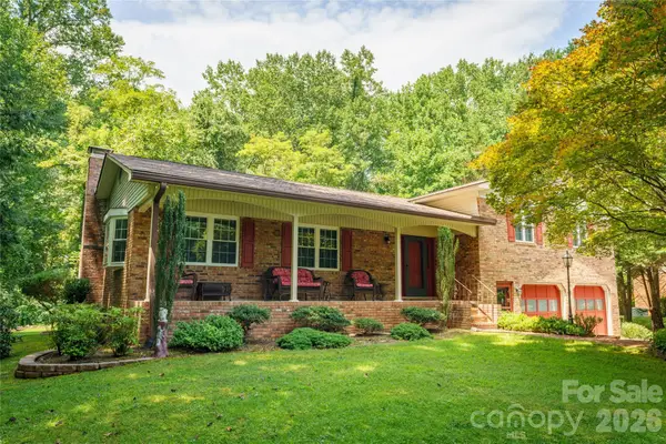 4 Hunters Lane, Hendersonville, NC 28791