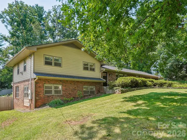 11 Ridgewood Avenue, Weaverville, NC 28787
