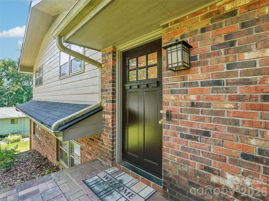 11 Ridgewood Avenue, Weaverville, NC 28787 - #3