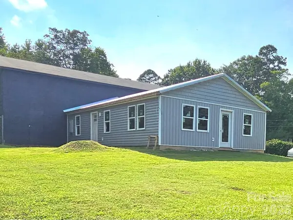 225 Eighth Avenue, New London, NC 28127