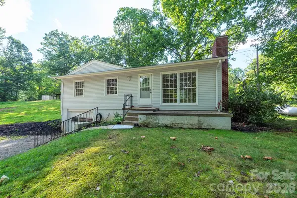 76 Maple Springs Road, Asheville, NC 28805