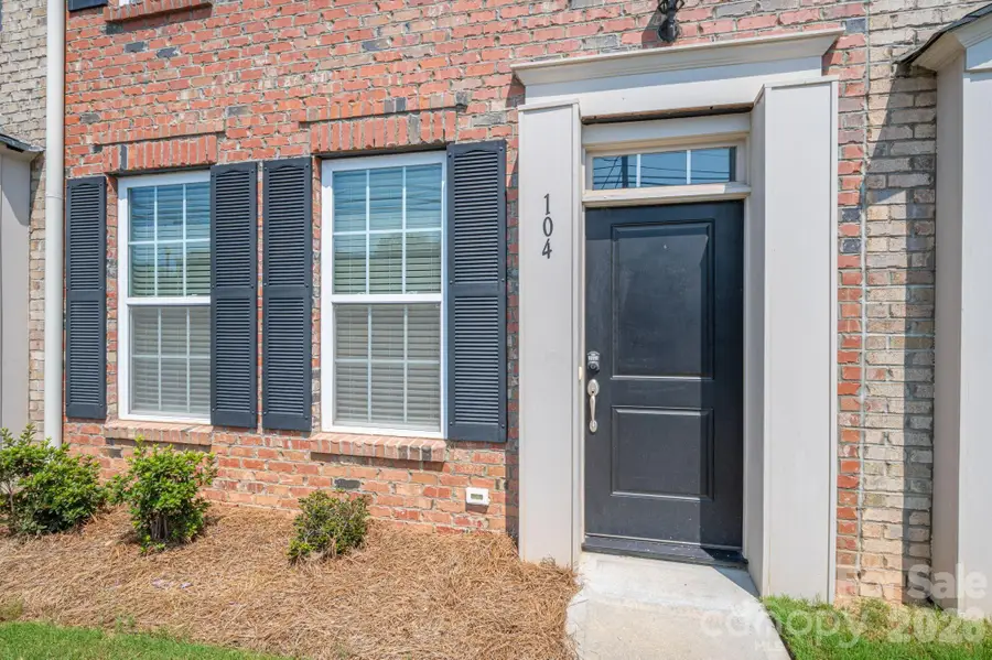 104 W Pine Street, Lincolnton, NC 28092 - #3