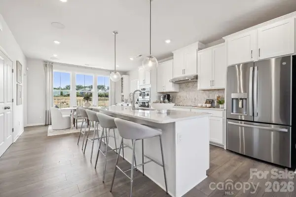 1912 Alexander Village Main Drive, Charlotte, NC 28262