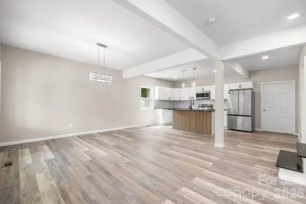 242 8th Avenue Drive Sw, Hickory, NC 28602