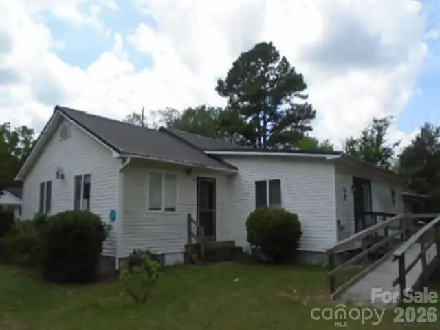 512 E Vance Street, Laurinburg, NC 28352 - #2