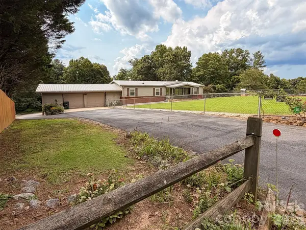 1898 Henry Smith Street, Hickory, NC 28601