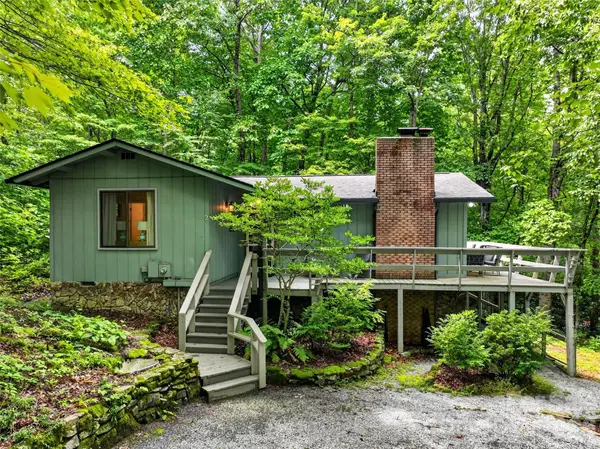 2 Bear Rock Loop Road, Hendersonville, NC 28739