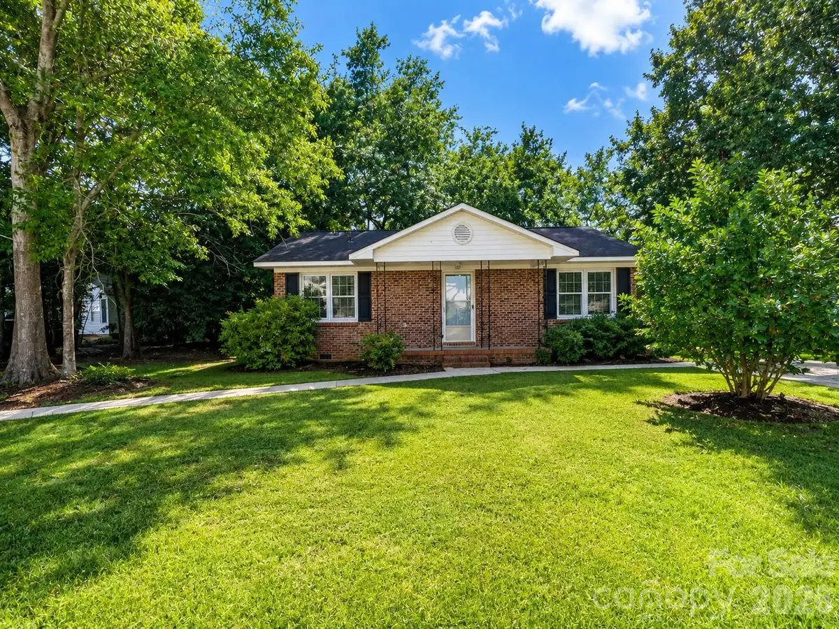 312 S Cleveland Street, Kershaw, SC 29067 - #1