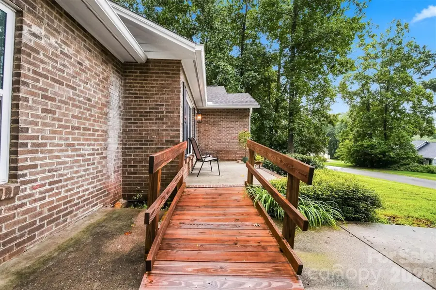 3933 Mattingly Drive, Hickory, NC 28602 - #3
