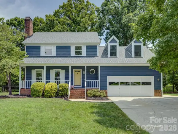 13736 Strathaven Drive, Matthews, NC 28105