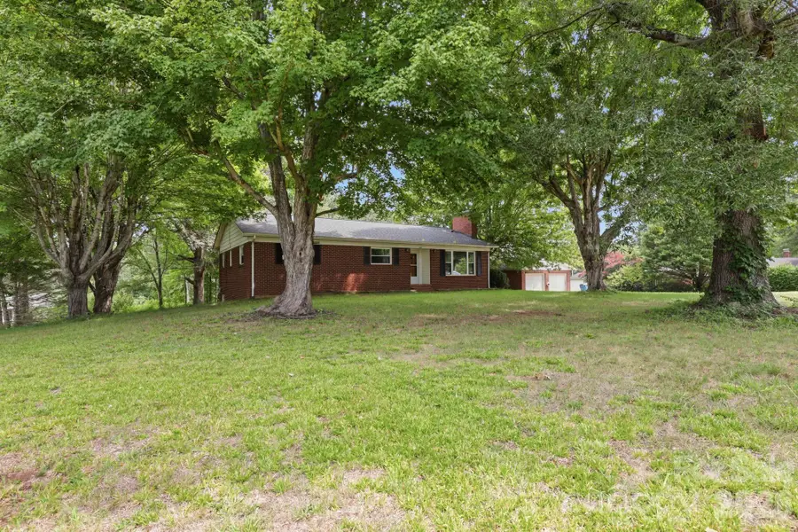 2613 26th Avenue Ne, Hickory, NC 28601 - #3