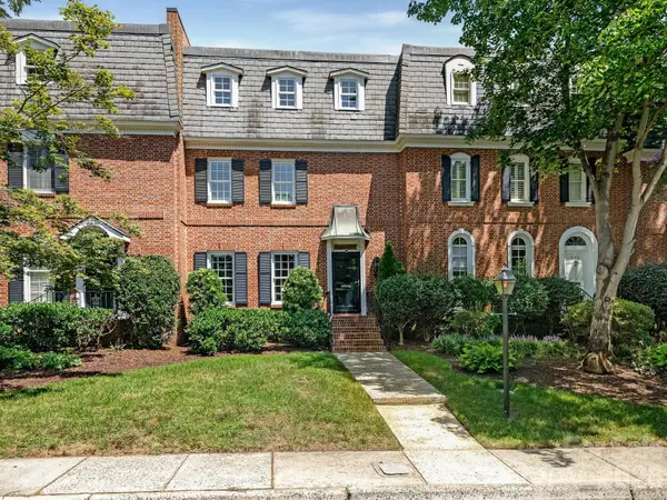 223 Perrin Place, Charlotte, NC 28207