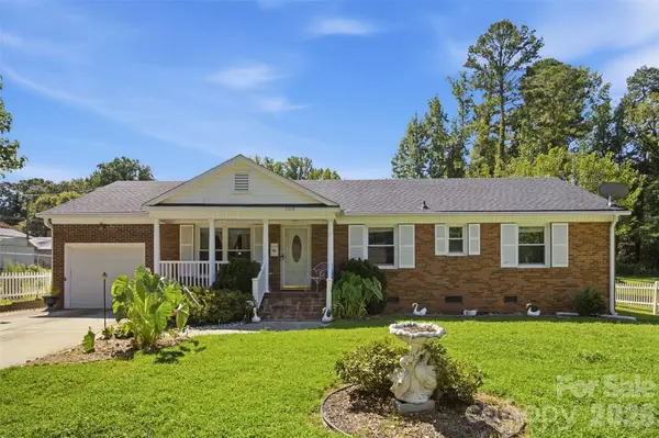 5218 Dolphin Lane, Charlotte, NC 28215