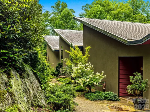 33 Robinson Creek Road, Asheville, NC 28803