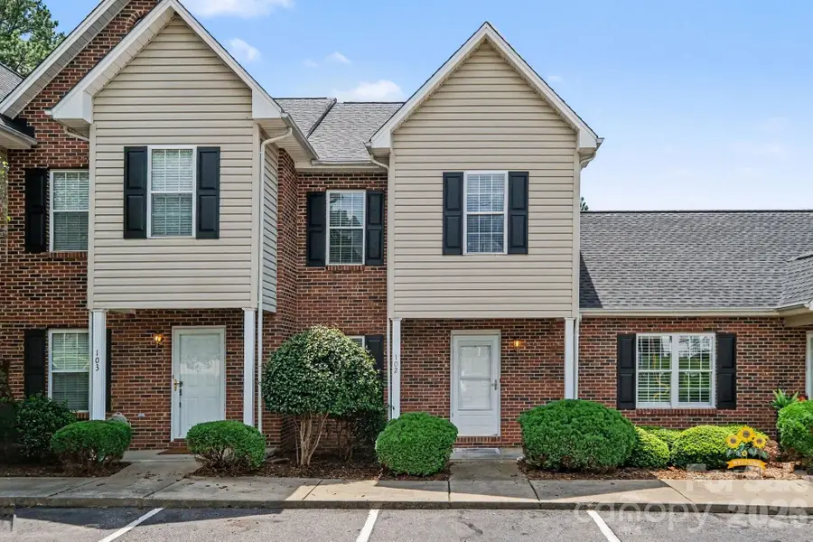2240 15th Avenue Ne #102, Hickory, NC 28601 - #2