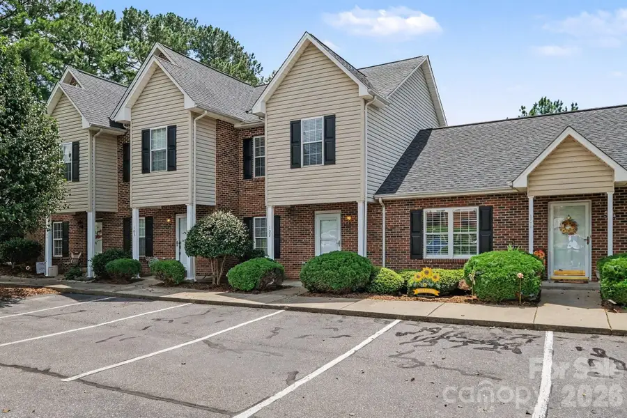 2240 15th Avenue Ne #102, Hickory, NC 28601 - #3