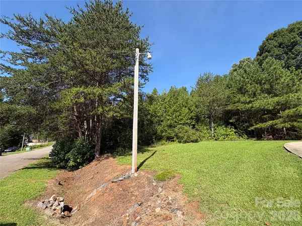 127 S Yadkin River Road, Statesville, NC 28625