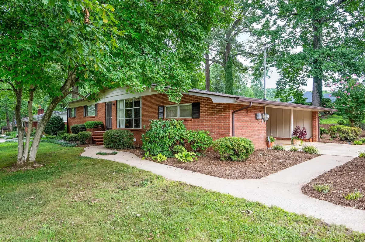 827 23rd Avenue Ne, Hickory, NC 28601 - #1