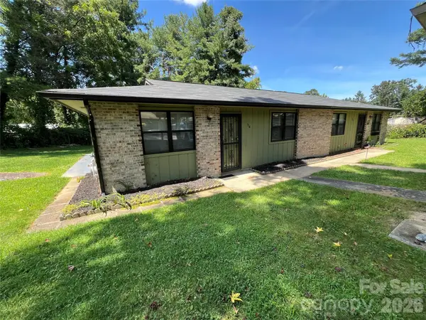 714 Farmington Circle, Hendersonville, NC 28739