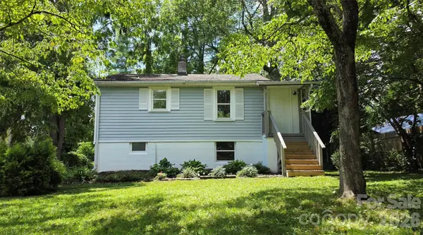 827 Forest Street, Hendersonville, NC 28739