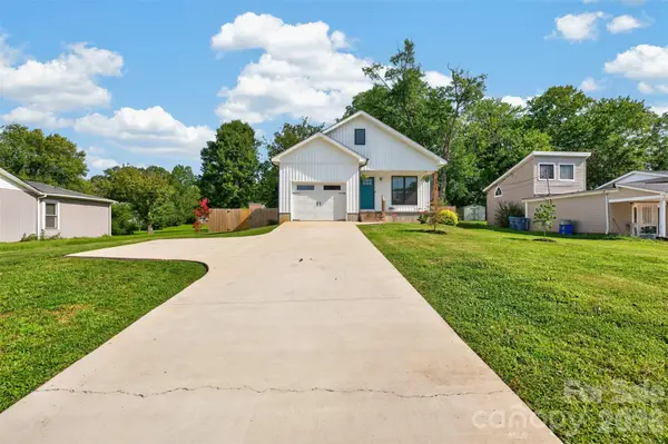 2416 4th Avenue Nw, Hickory, NC 28601