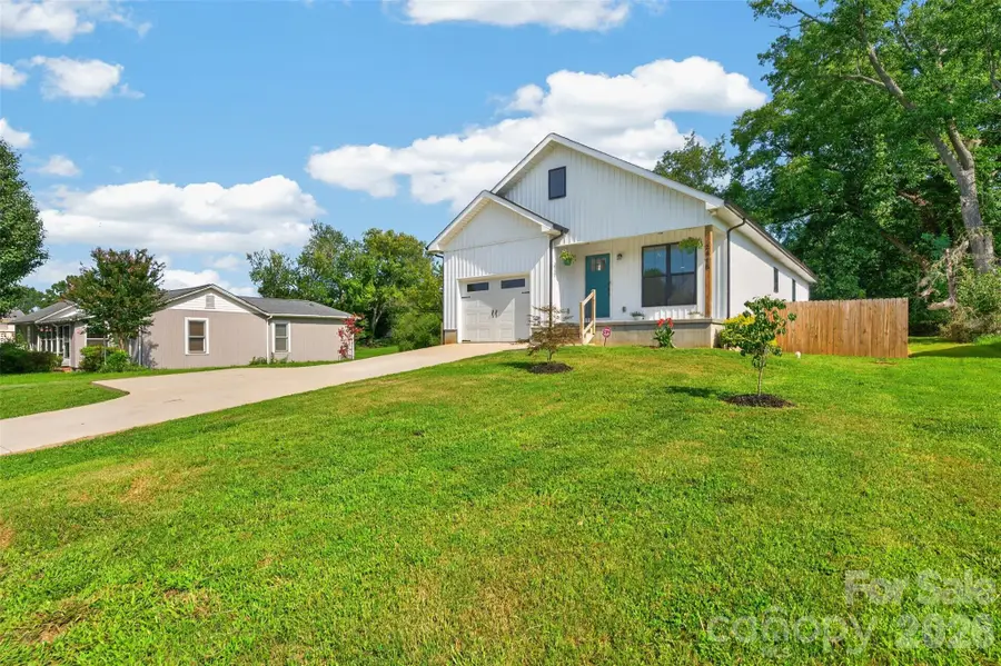 2416 4th Avenue Nw, Hickory, NC 28601 - #2
