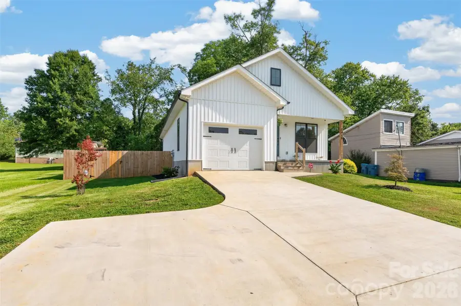 2416 4th Avenue Nw, Hickory, NC 28601 - #3