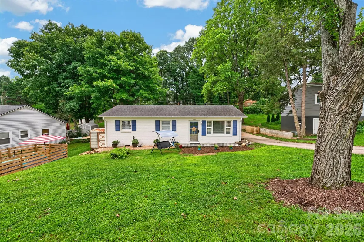 1063 14th Avenue Nw, Hickory, NC 28601 - #1
