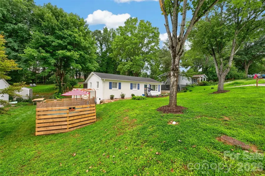 1063 14th Avenue Nw, Hickory, NC 28601 - #2