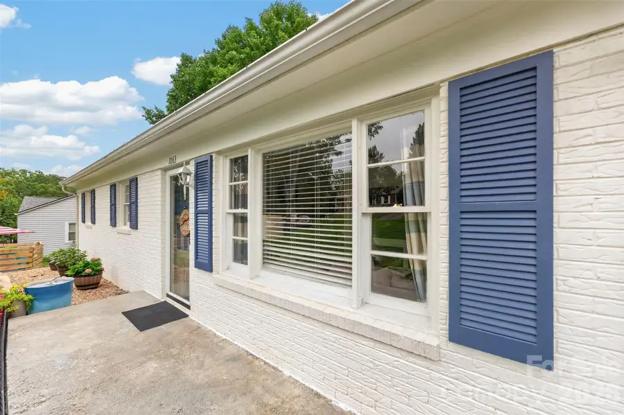 1063 14th Avenue Nw, Hickory, NC 28601 - #3