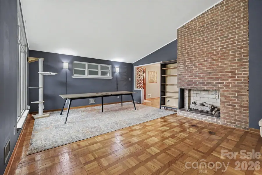 126 21st Avenue Nw, Hickory, NC 28601 - #3
