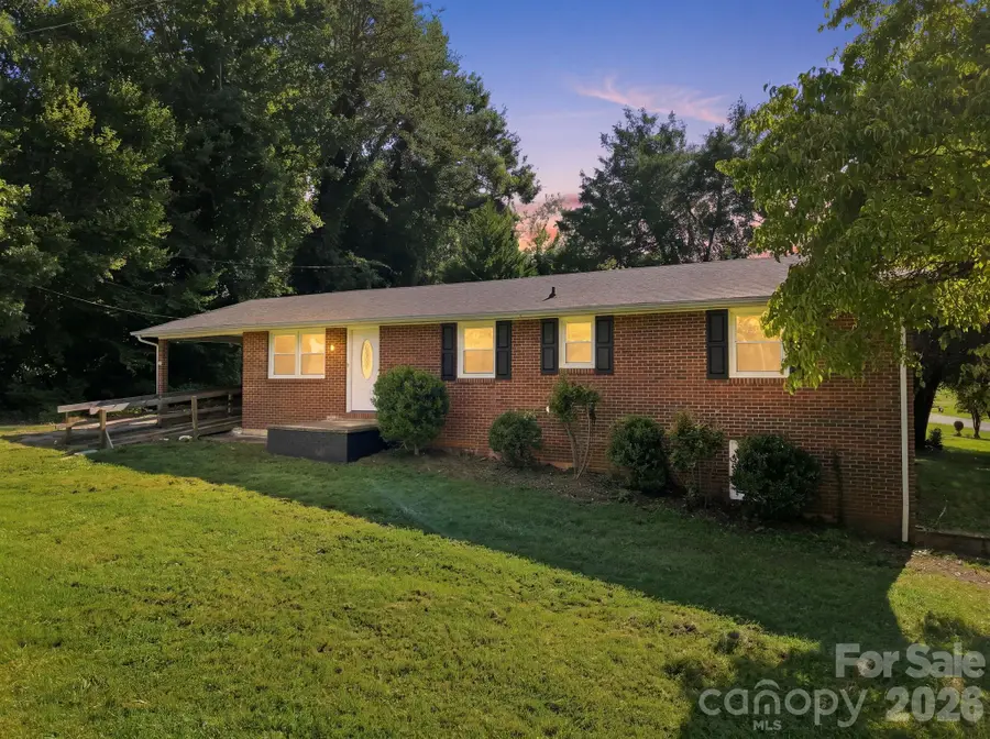 1021 S Caldwell Avenue, Newton, NC 28658 - #2