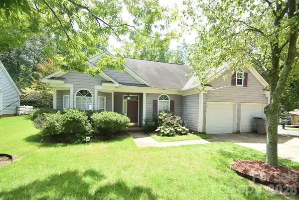 730 Oakbluff Circle, Charlotte, NC 28216