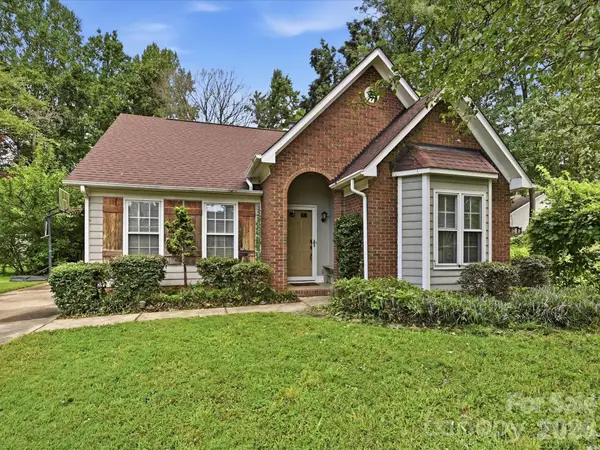7813 Bridle Court, Charlotte, NC 28216