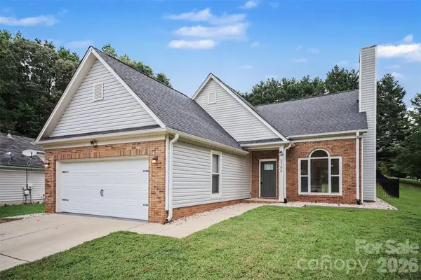 8500 Woodhill Manor Court, Charlotte, NC 28215