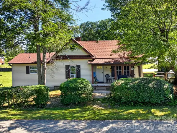 110 E Price Street, Hendersonville, NC 28739