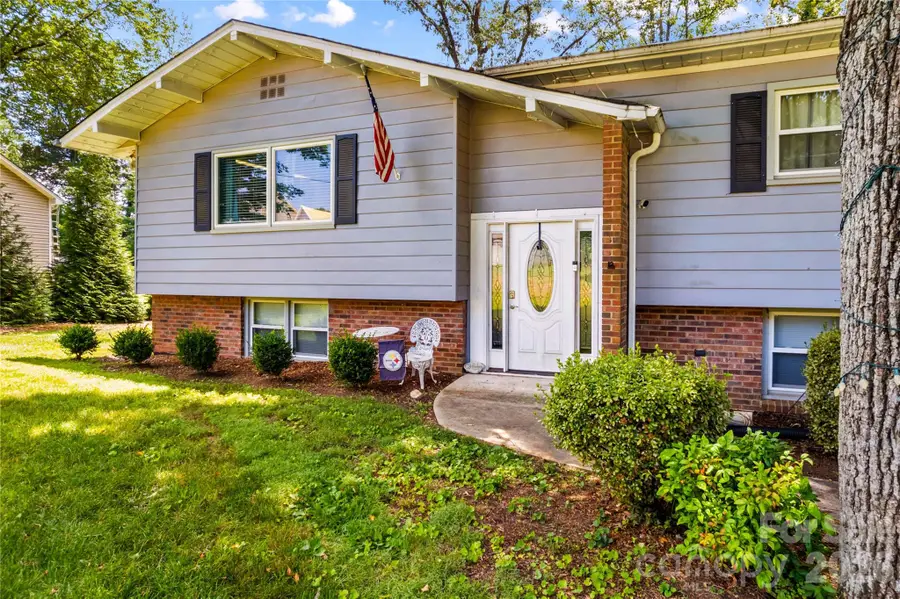 1130 24th Avenue Place Ne, Hickory, NC 28601 - #3