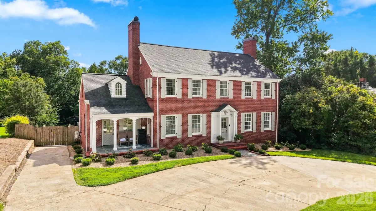 525 2nd Avenue Nw, Hickory, NC 28601 - #1