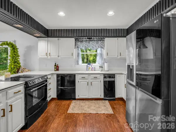 213 Raintree Drive, Hendersonville, NC 28791