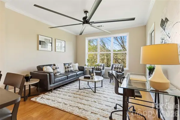 1000 E Woodlawn Road #314, Charlotte, NC 28209