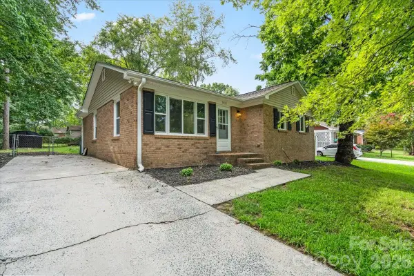 9828 Starwood Drive, Charlotte, NC 28215