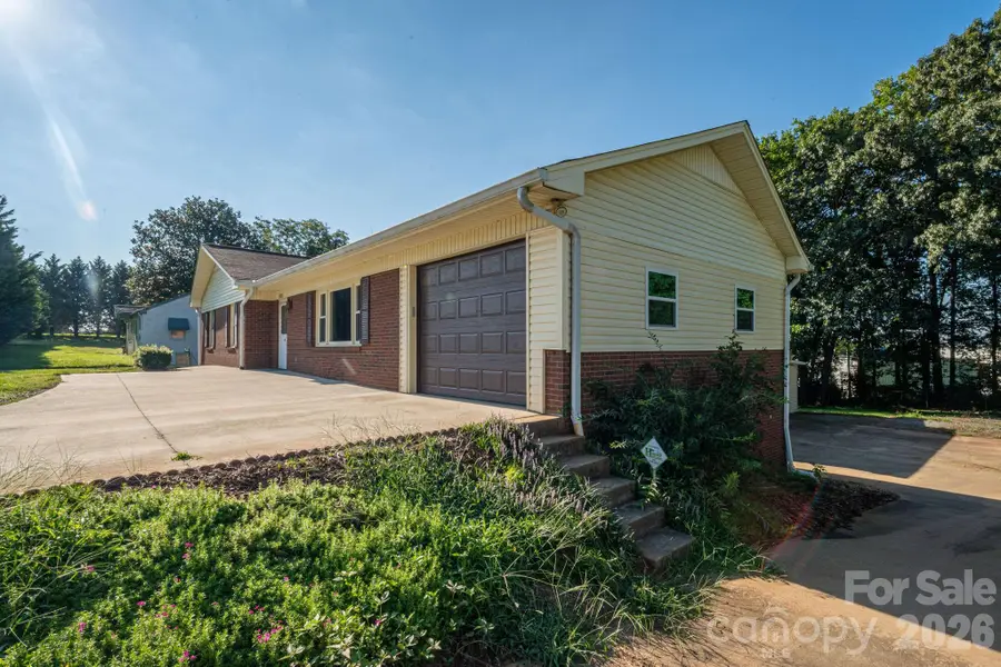 1306 11th Avenue Se, Hickory, NC 28602 - #2