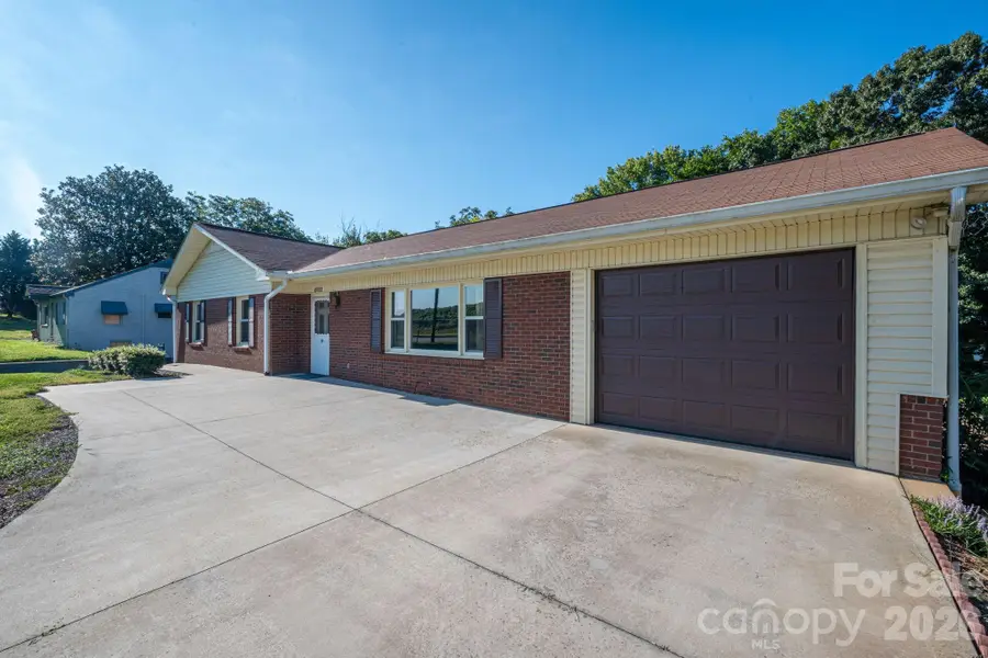 1306 11th Avenue Se, Hickory, NC 28602 - #3