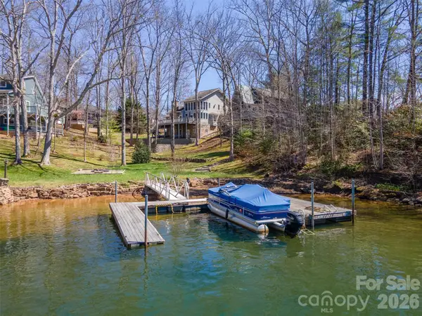 82 Avisco Road, Robbinsville, NC 28771