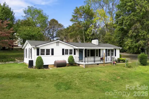 111 Sherwood Road, Swannanoa, NC 28778