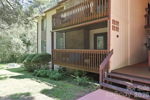 71 Shepard Square #303, Brevard, NC 28712