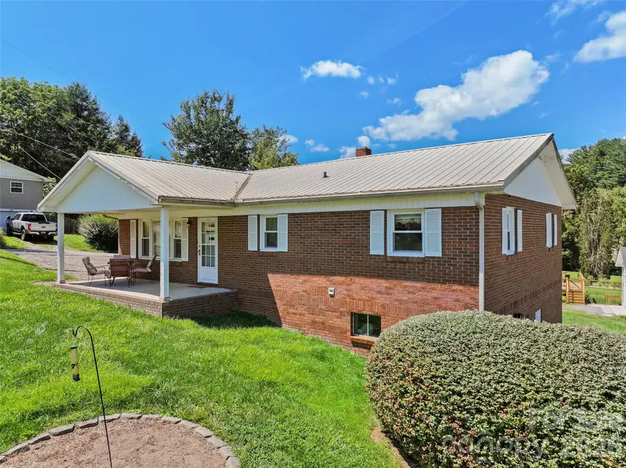 354 Oakdale Road, Waynesville, NC 28786 - #2