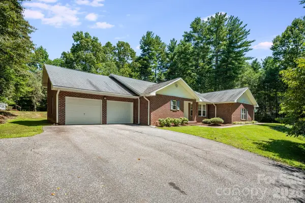 225 Arbor Lane, Hendersonville, NC 28791