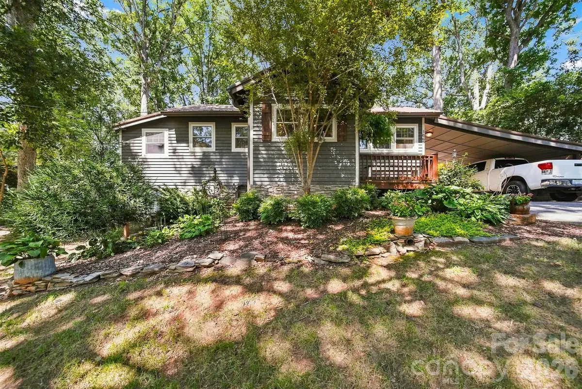 1068 5th Avenue Court Nw, Hickory, NC 28601 - #1