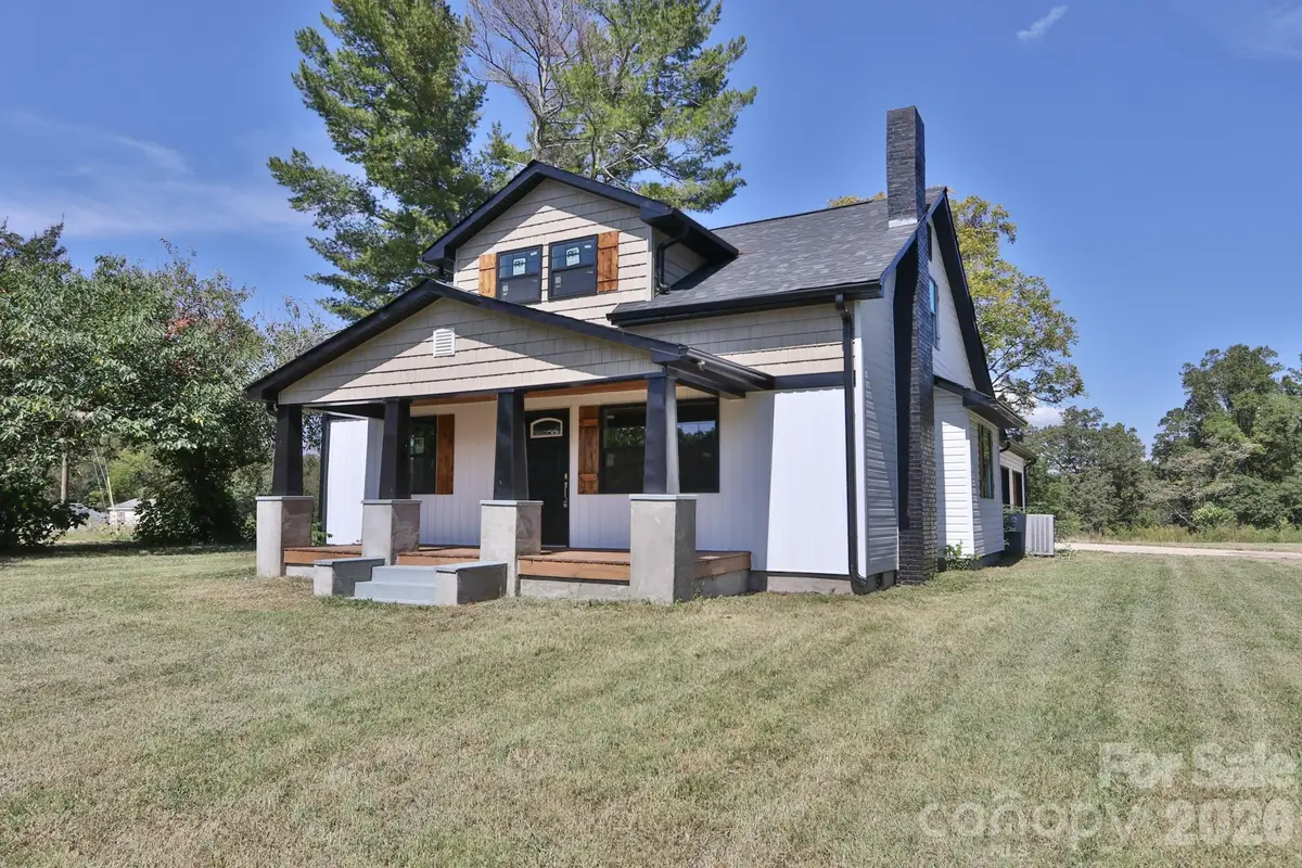 1826 N Oak Ridge Church Road, Yadkinville, NC 27055 - #1